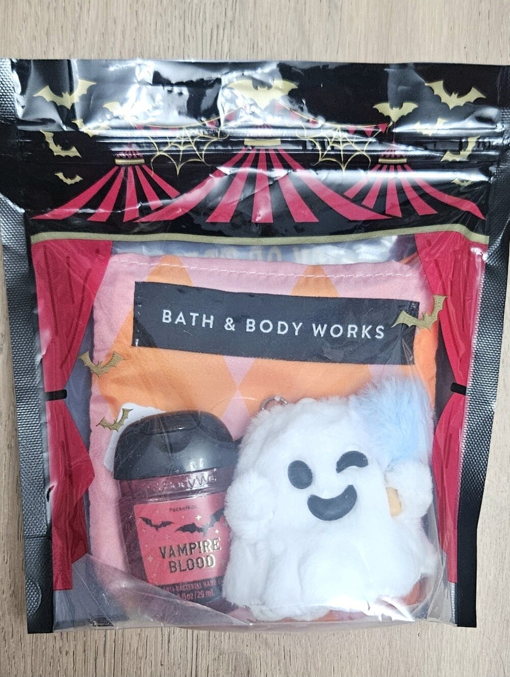 Bath & Body Works Vampire Blood Sani Halloween Bag Ghost Pocketbac Holder Set